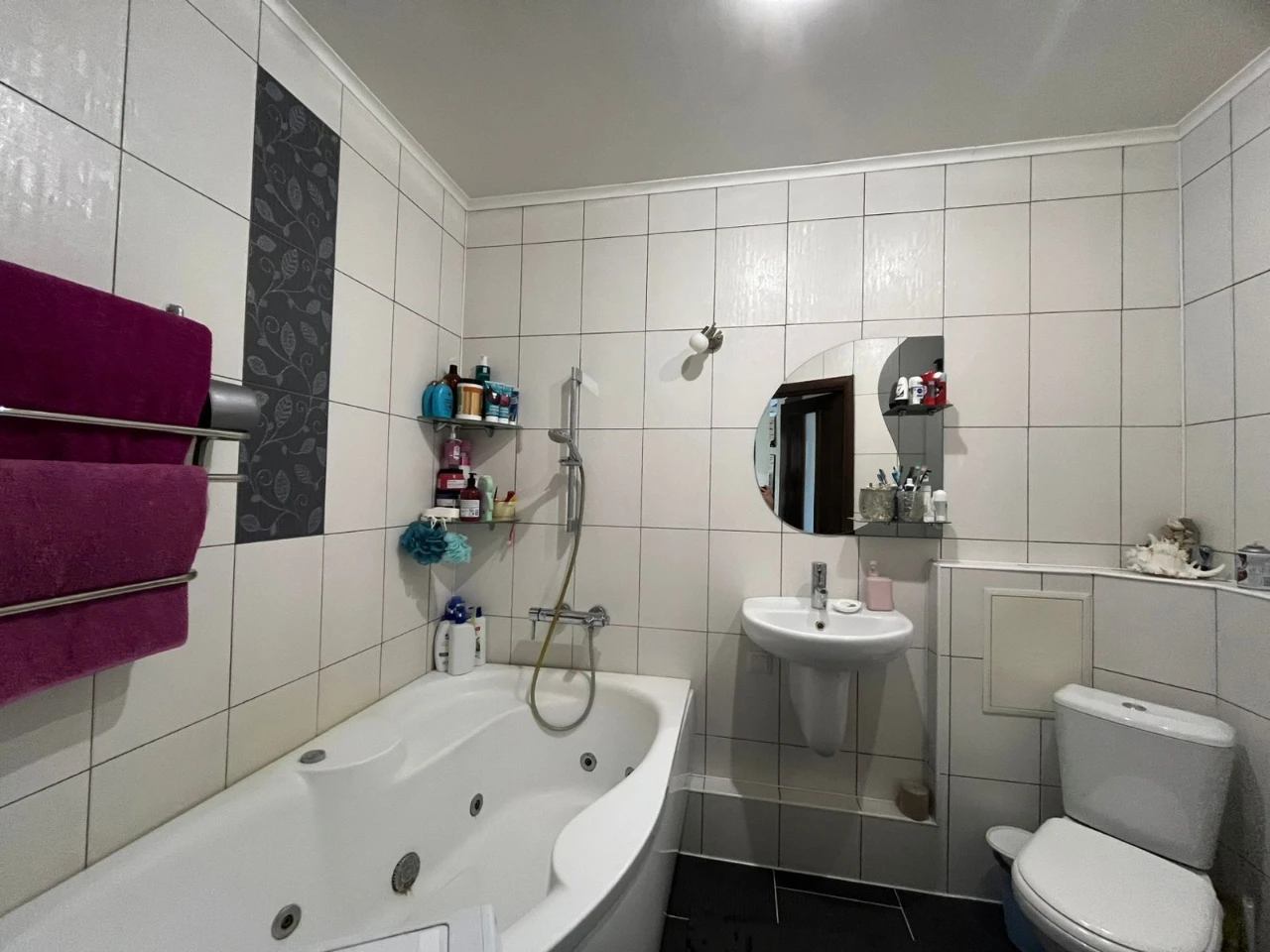 For sale: Modern three-room apartment – ready for comfortable living!
