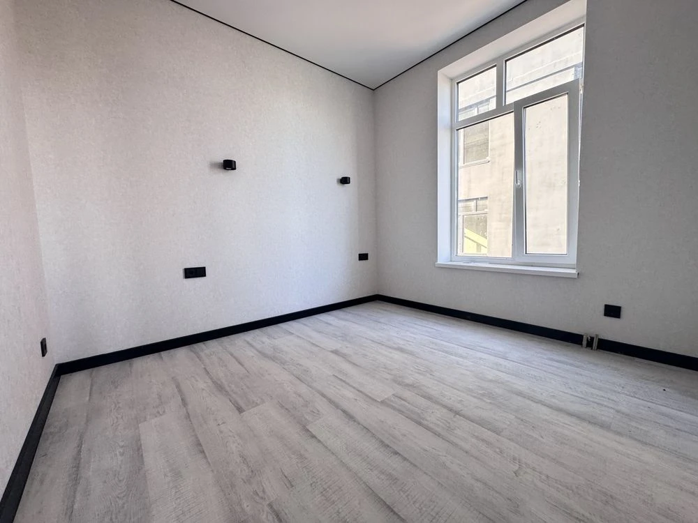 Apartment with renovation, 40 sq m, near the center of Boryspil.