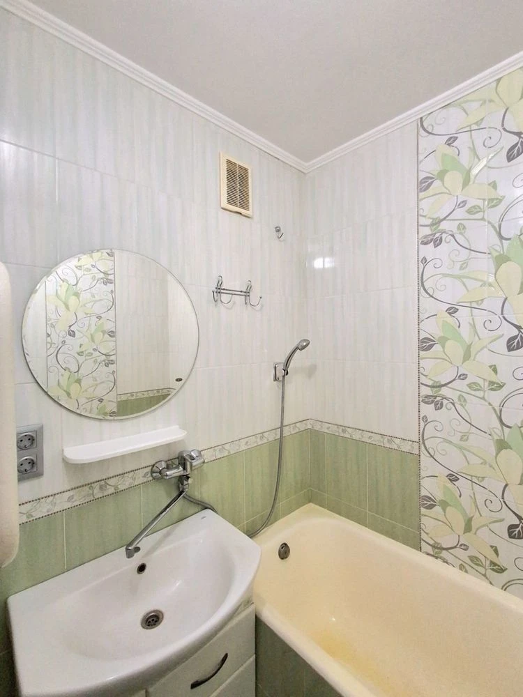 For sale 2-room apartment, Kyivsky Shliakh 39, Certificate available