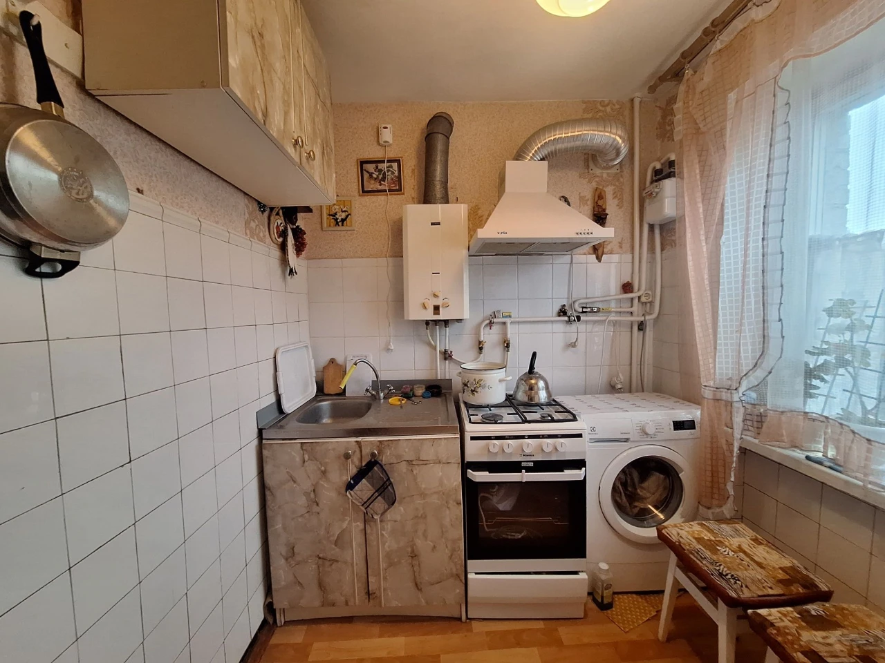 3-bedroom 60 m European 4, center of Borislav