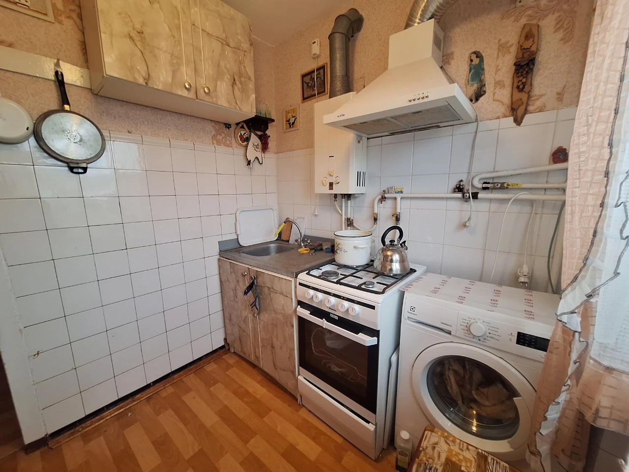 3-bedroom 60 m European 4, center of Borislav