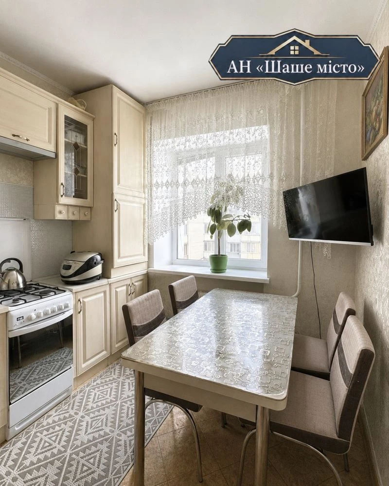 Sale of 2-room apartment at Babkina st. 12, 52 sq.m, 4/9 floor, good condition
