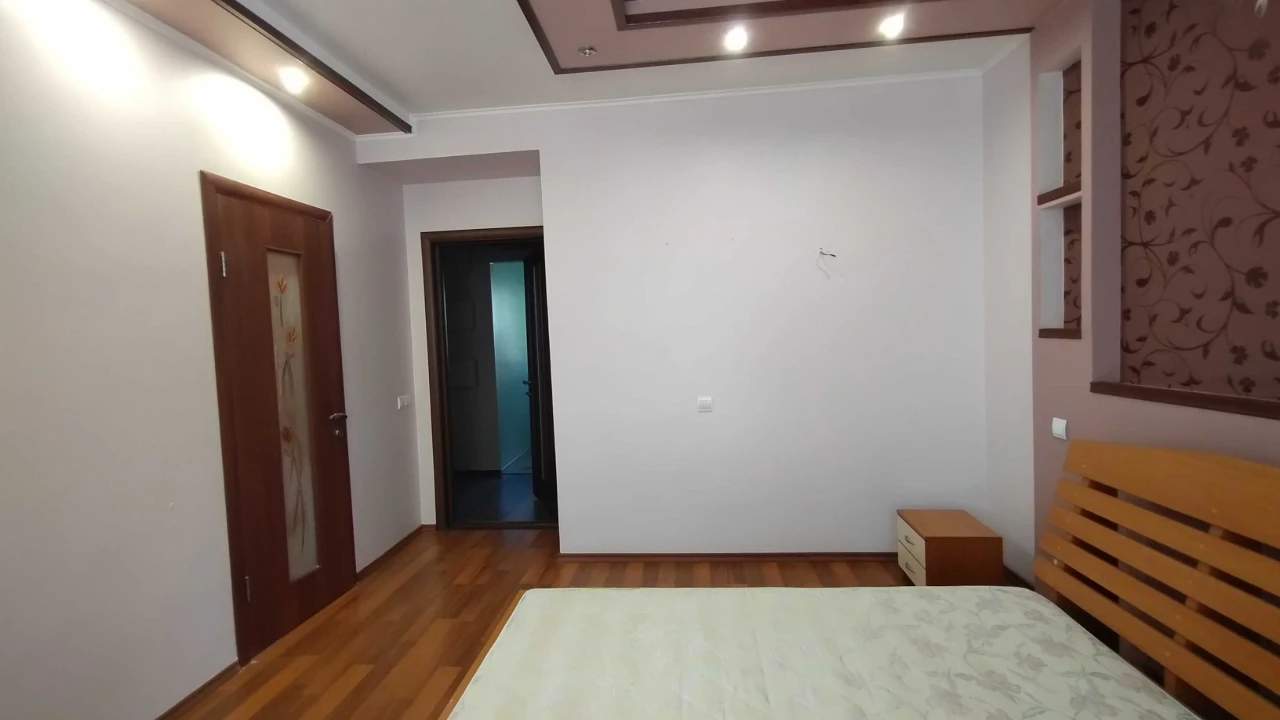 Продаж 3-квартиры Бабкина 87 м², 1-й этаж, евроремонт, мебель и техника