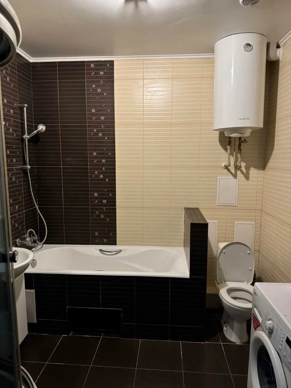 Продаж 3-квартиры Бабкина 87 м², 1-й этаж, евроремонт, мебель и техника