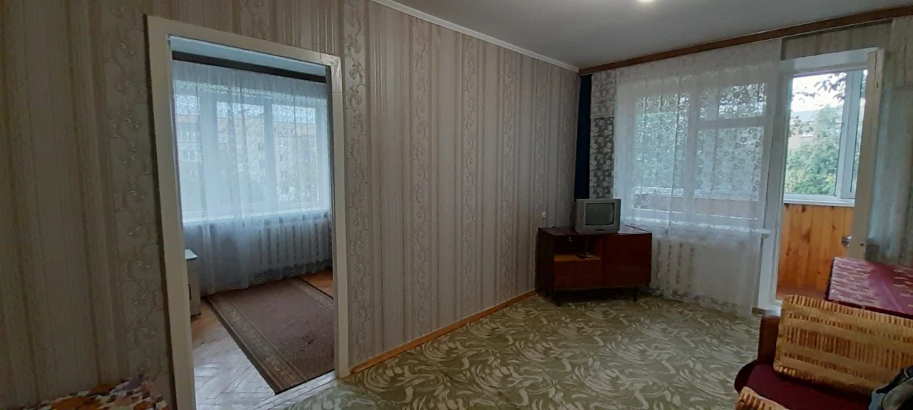 3-room apartment on Sobornyi, can be purchased through DERZPROGRAM