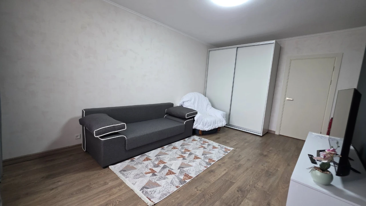 1-ROOM APARTMENT with furniture and appliances.