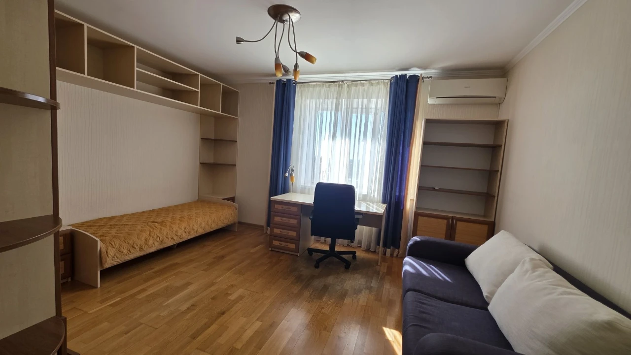 3-комнатная квартира 87 кв.м. на улице Мичурина (Баталина) с мебелью