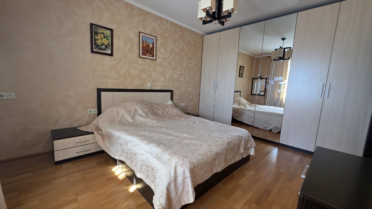 3-комнатная квартира 87 кв.м. на улице Мичурина (Баталина) с мебелью