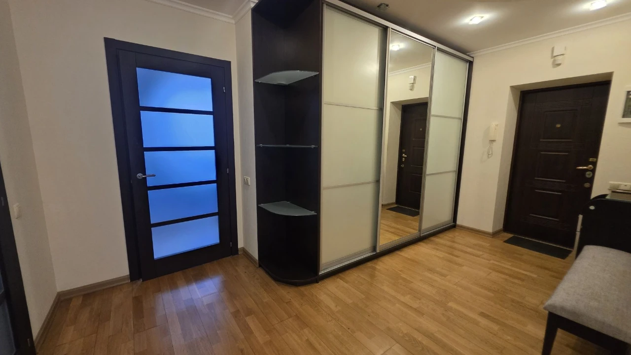 3-комнатная квартира 87 кв.м. на улице Мичурина (Баталина) с мебелью