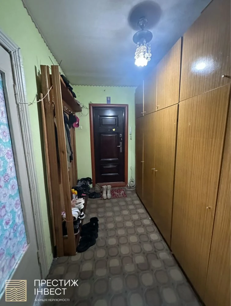 Продаж просторої  3к.квартири 92.6 м2 потребує ремонту