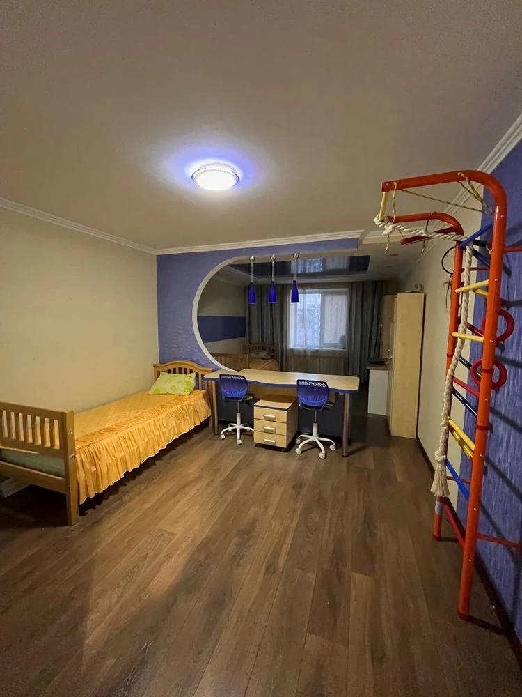 Продаж: 2-кімнатна квартира + кухня-студія, 80 кв.м, м. Бориспіль, вул. Голо
