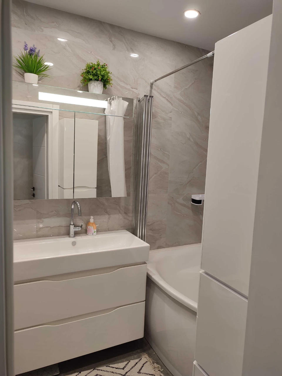 Sale of a 3-room apartment with furniture on Kyiv Street