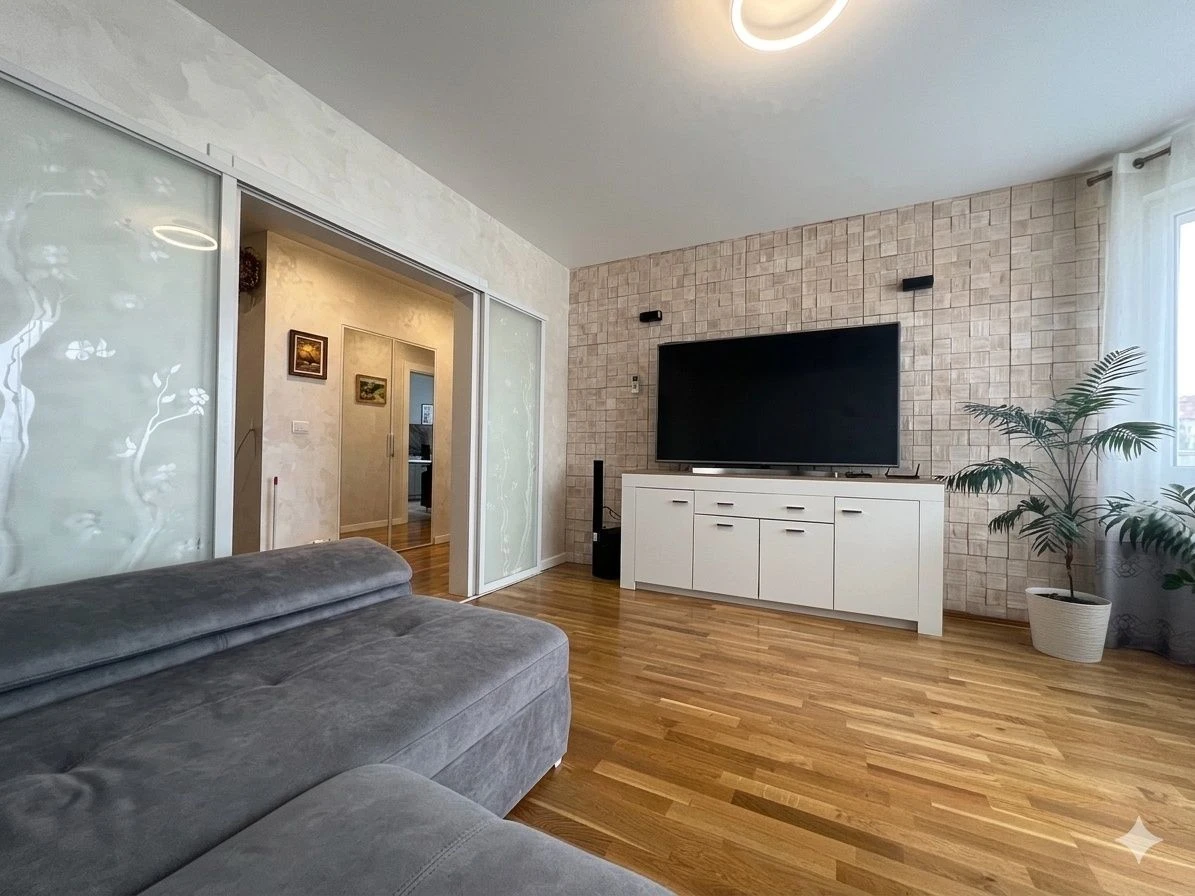 Sale of a 3-room apartment with furniture on Kyiv Street