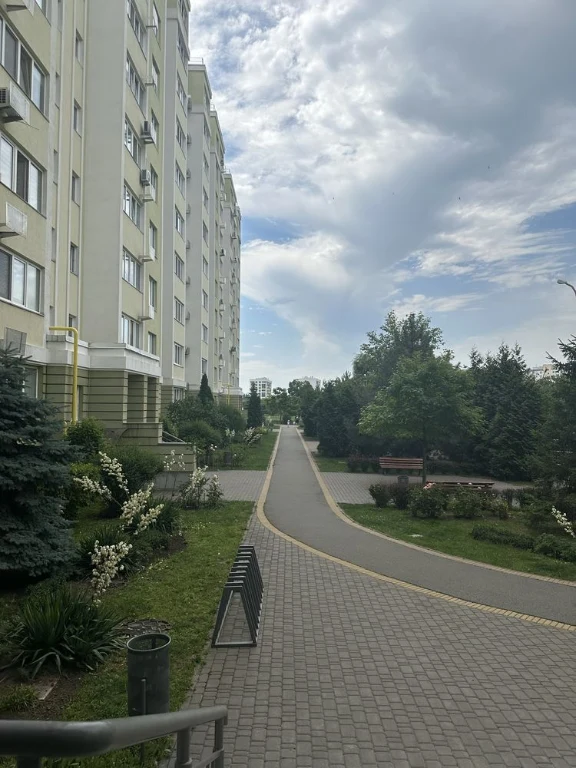 Продаж 2-х рівневоі квартири 135 кв. м по вул. Лютнева  ЖК П