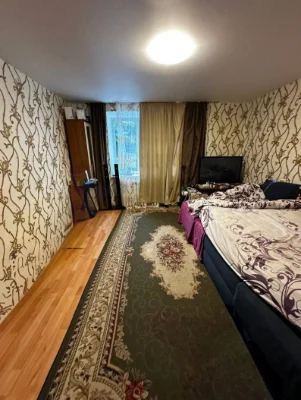 Selling 3-bedroom apartment