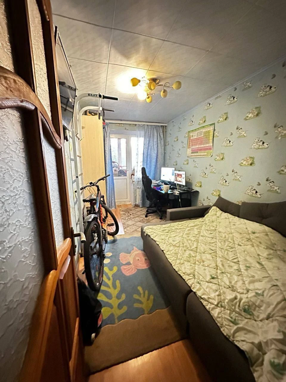 Selling 3-bedroom apartment