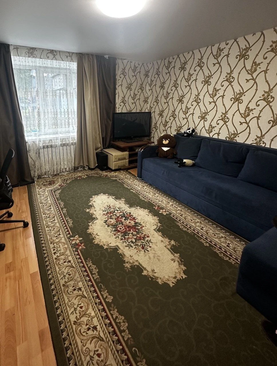 Selling 3-bedroom apartment