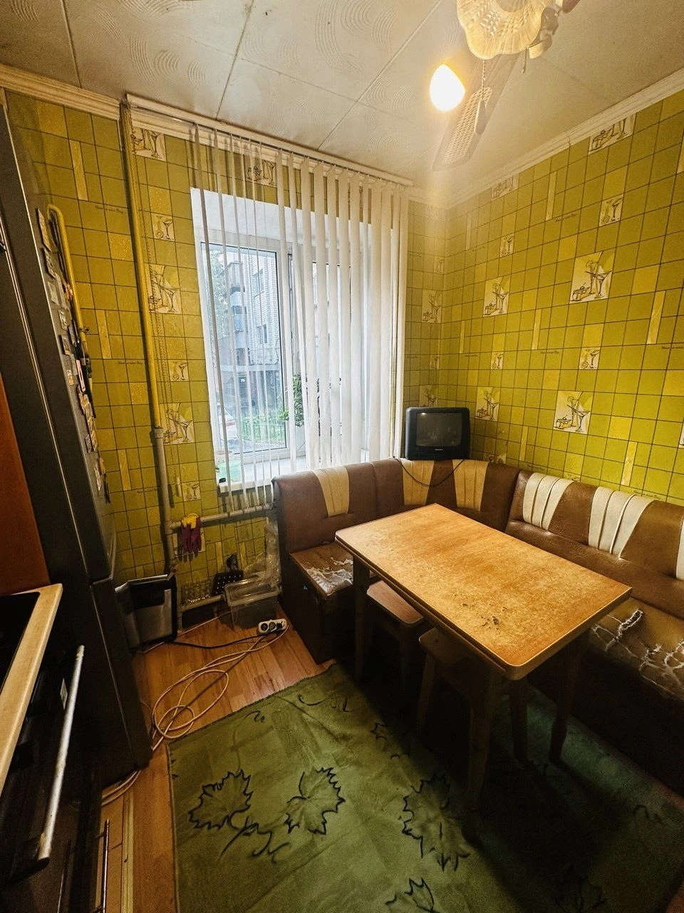 Selling 3-bedroom apartment