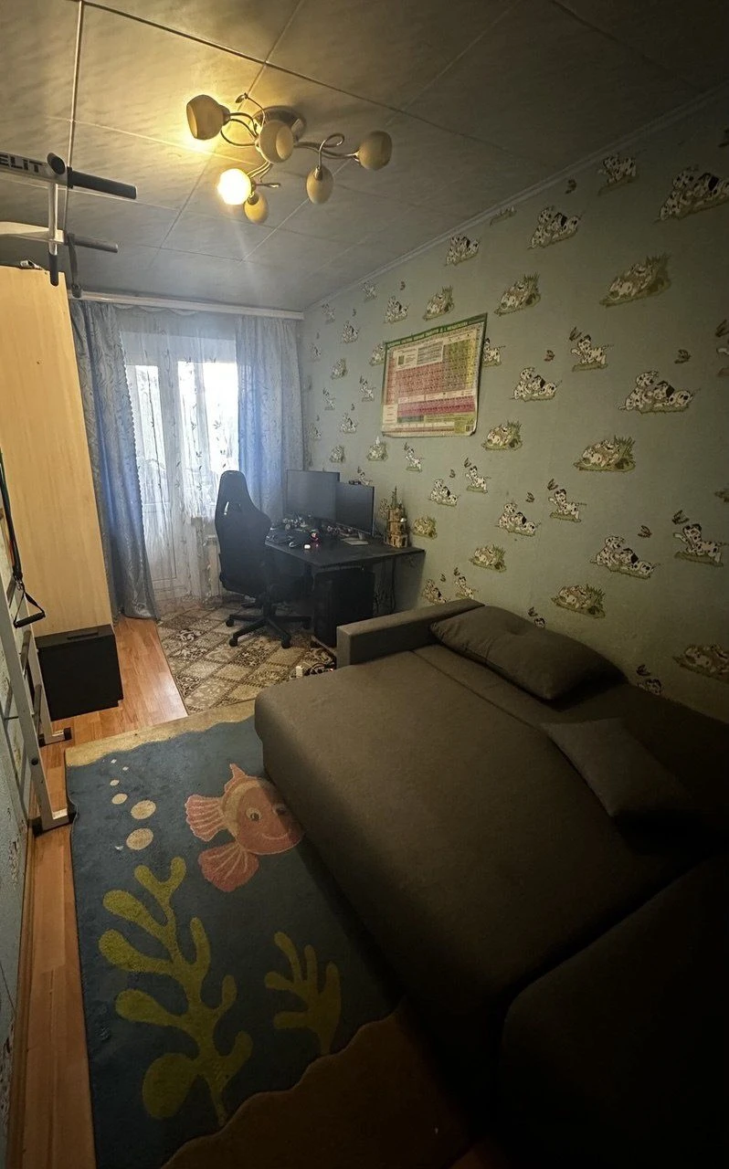 Selling 3-bedroom apartment