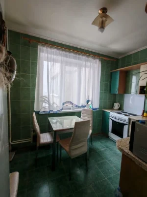 Selling a 3-room apartment near Industrialnaya metro station, RZhM side, Klas