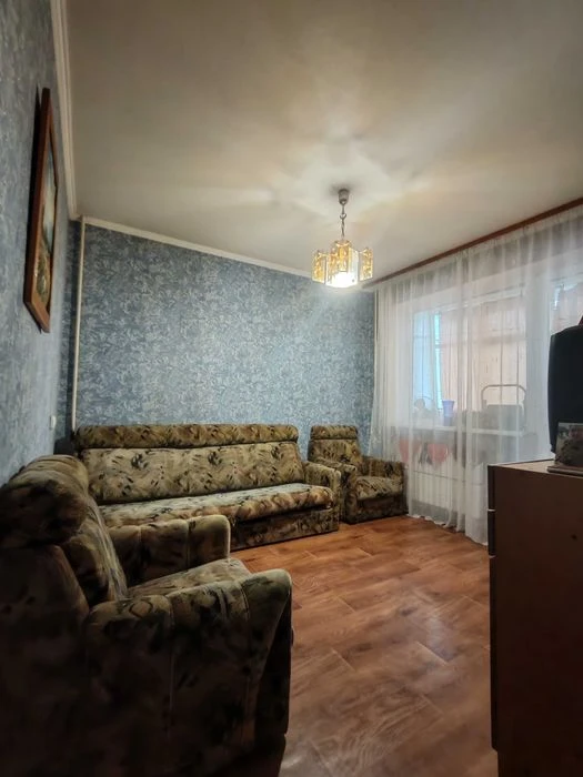 Selling a 3-room apartment near Industrialnaya metro station, RZhM side, Klas
