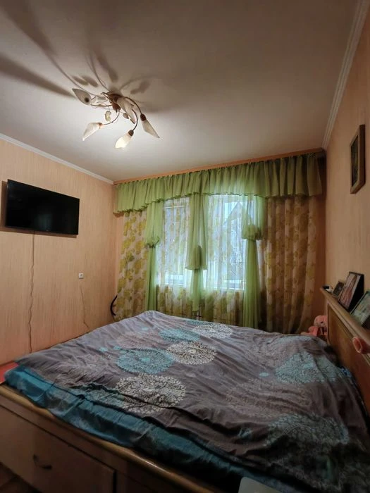 Selling a 3-room apartment near Industrialnaya metro station, RZhM side, Klas