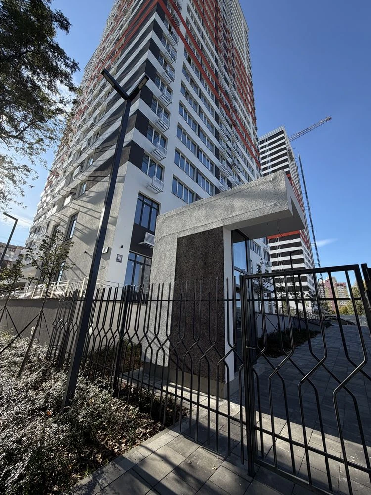 Sale of a 1-bedroom apartment with a kitchen of 20 m² in a RENOVATED building