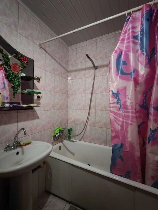 Selling a 3-room apartment near Industrialnaya metro station, RZhM side, Klas