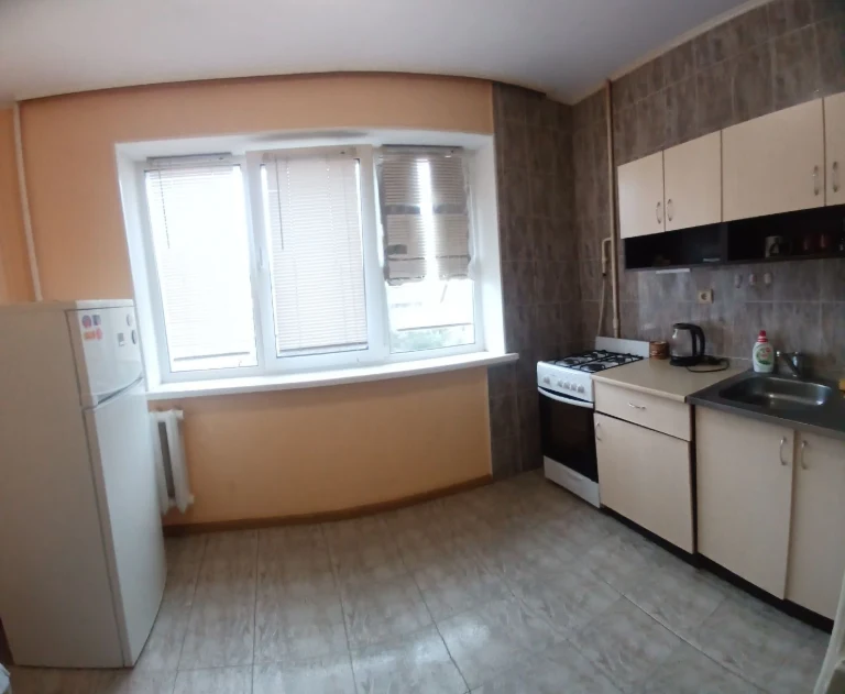 Продам 1 кімнатну квартиру вул.Чорних Запорожців буд.52, 8 п