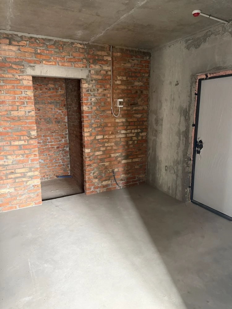 Продаю квартиру в ЖК "Крона Парк 2". 2 комнаты. Срочно