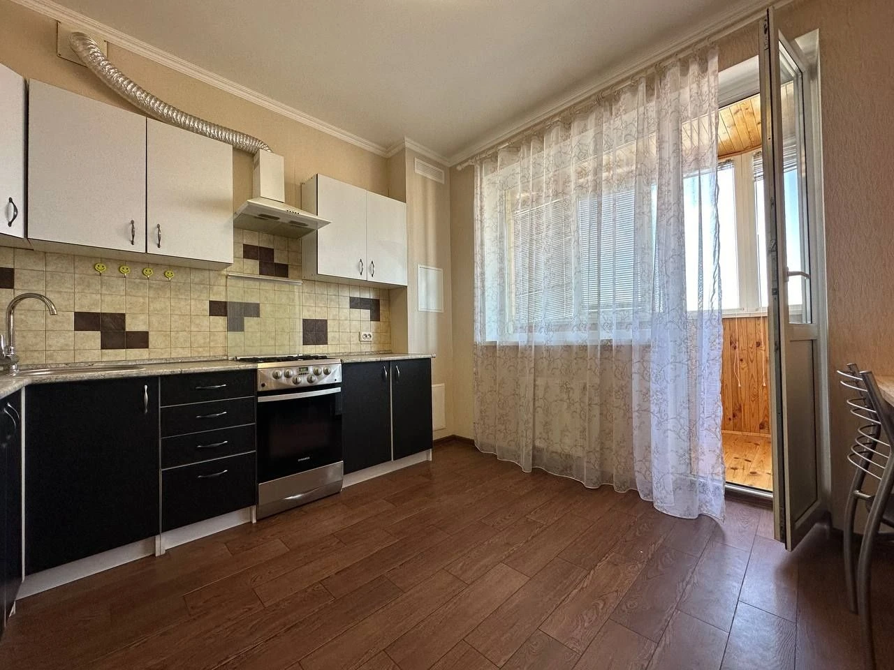 For Sale: Large 1-bedroom apartment in the Kupava residential complex with renovation and furniture!