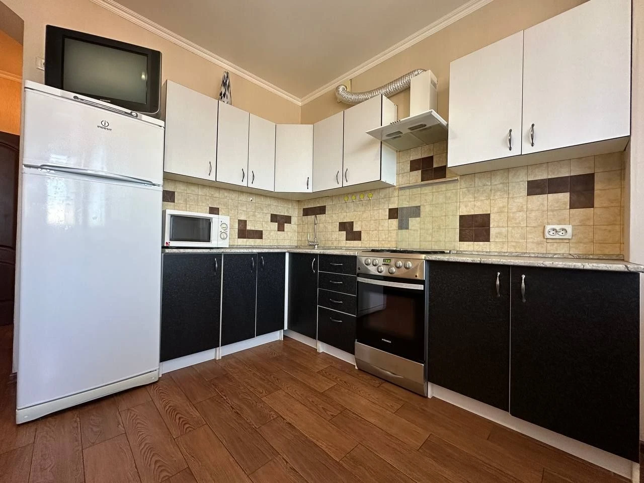 For Sale: Large 1-bedroom apartment in the Kupava residential complex with renovation and furniture!