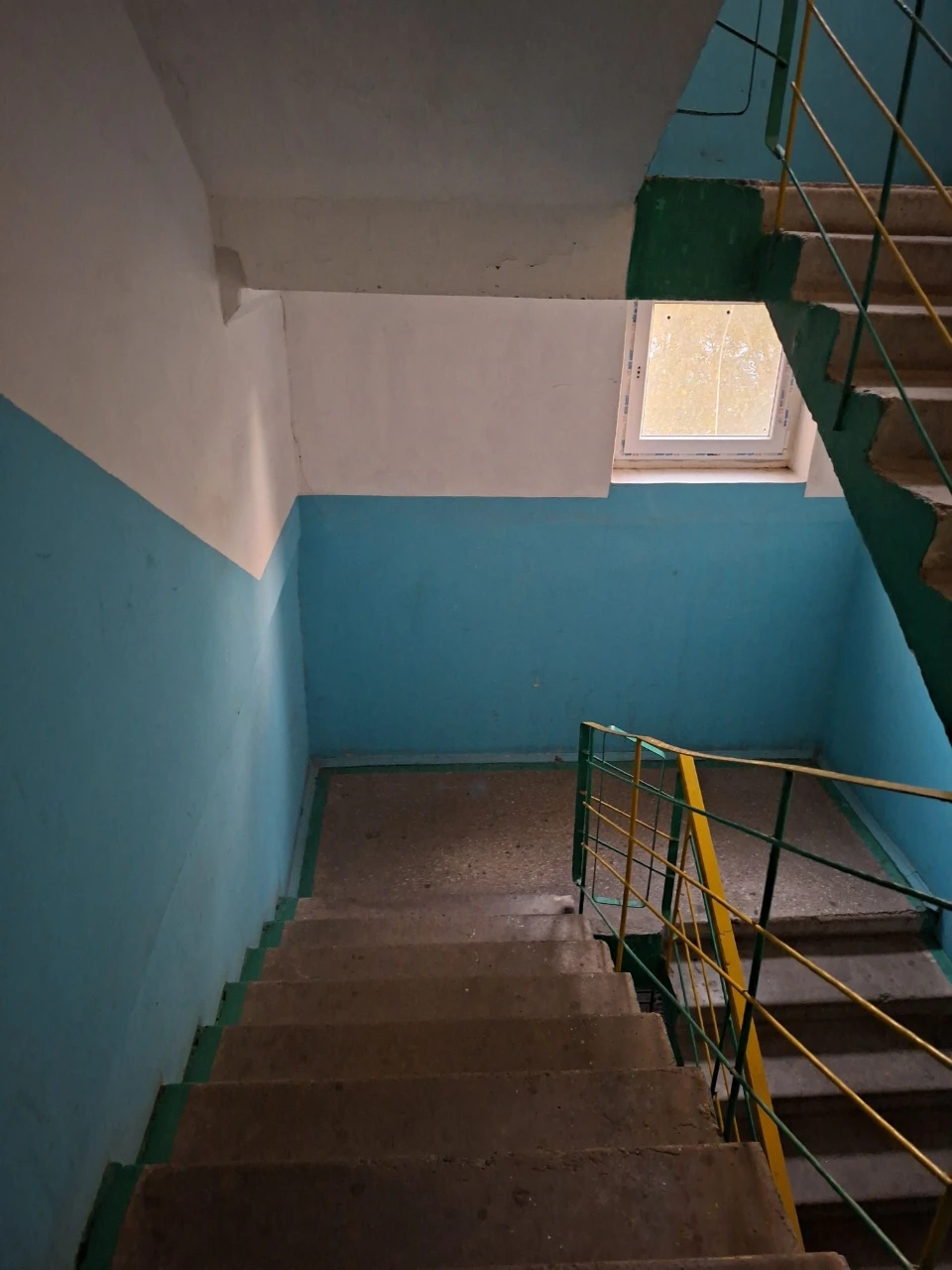 Sale of a 2-room apartment on Грушевського Street!