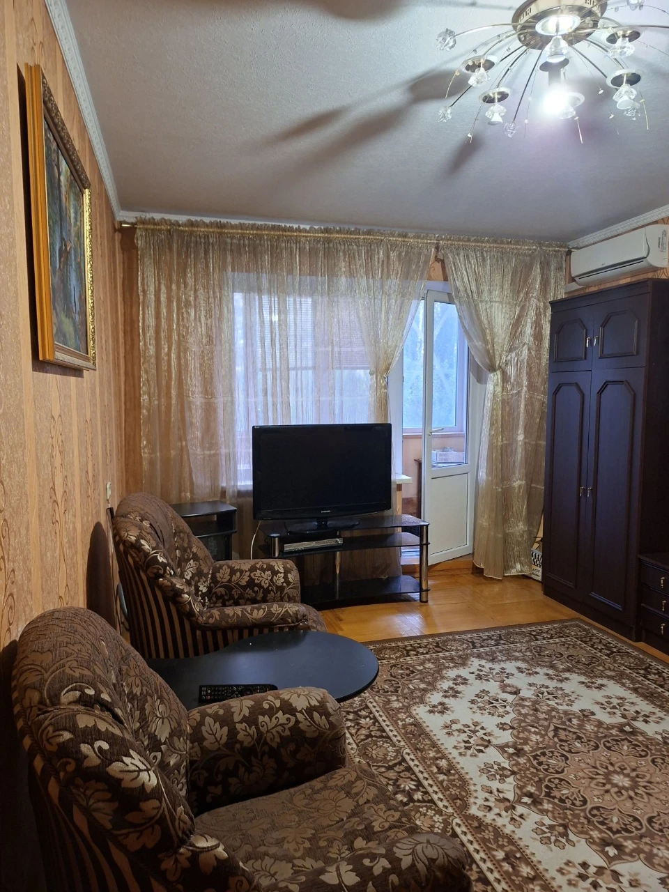 Sale of a 2-room apartment on Грушевського Street!