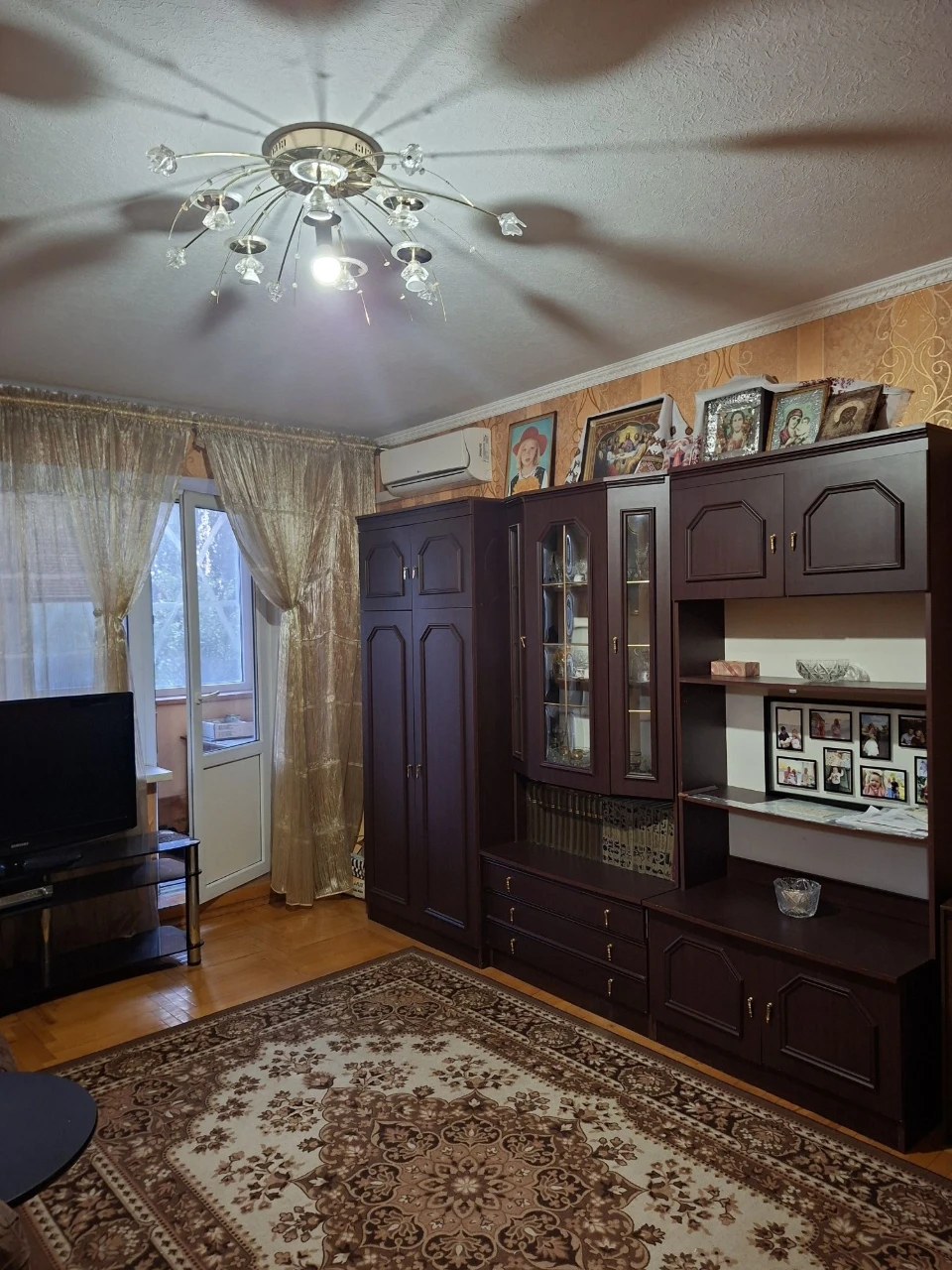 Sale of a 2-room apartment on Грушевського Street!