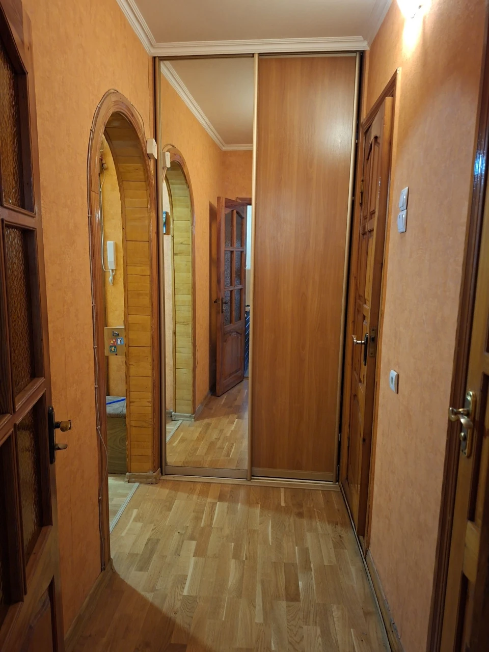 Sale of a 2-room apartment on Грушевського Street!