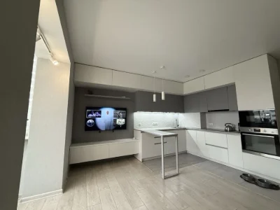 Spacious 3-bedroom Euro-style apartment for sale in Savanna Sity residential complex