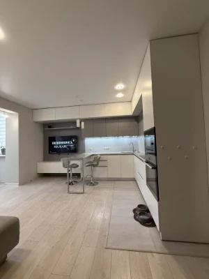 Spacious 3-bedroom Euro-style apartment for sale in Savanna Sity residential complex