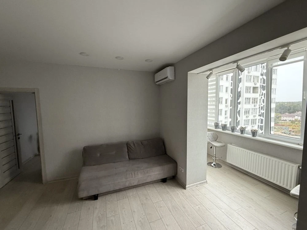 Spacious 3-bedroom Euro-style apartment for sale in Savanna Sity residential complex