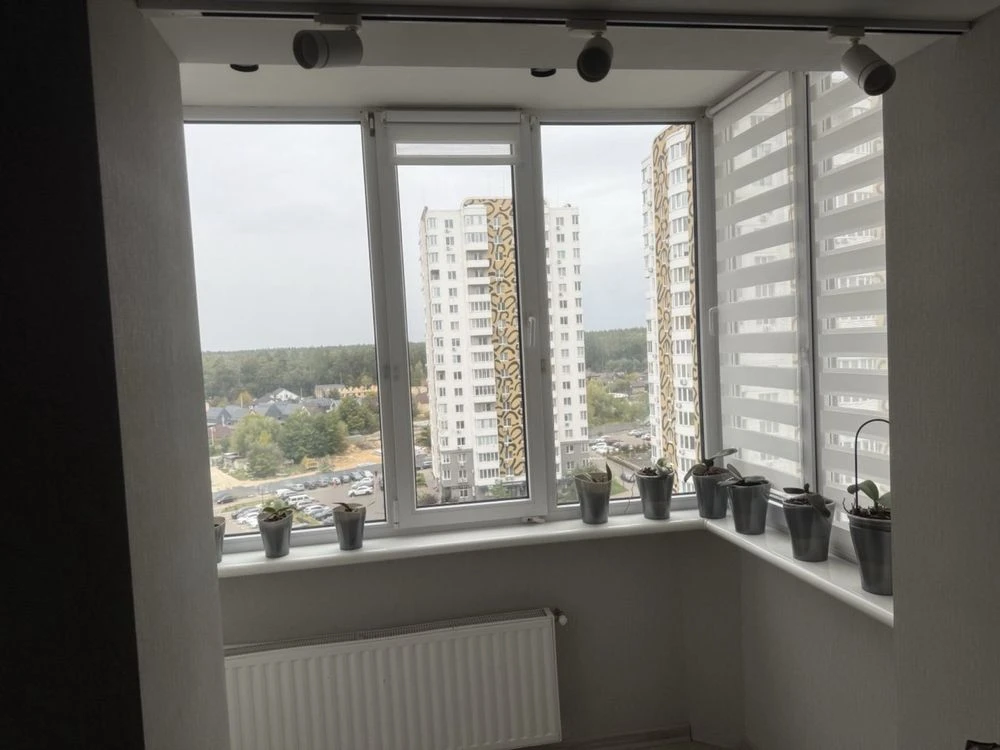 Spacious 3-bedroom Euro-style apartment for sale in Savanna Sity residential complex