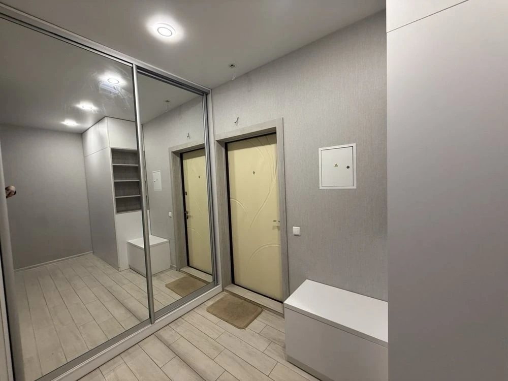 Spacious 3-bedroom Euro-style apartment for sale in Savanna Sity residential complex