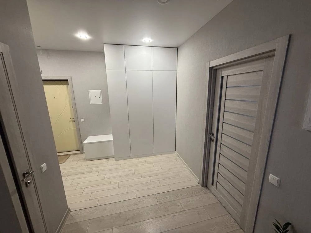 Spacious 3-bedroom Euro-style apartment for sale in Savanna Sity residential complex