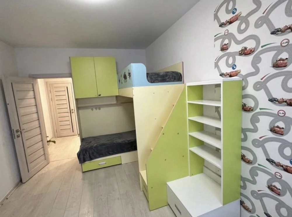 Spacious 3-bedroom Euro-style apartment for sale in Savanna Sity residential complex