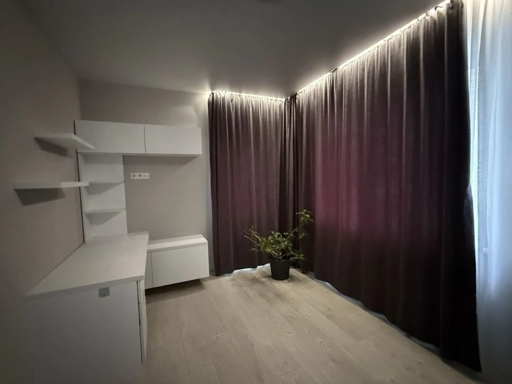 Spacious 3-bedroom Euro-style apartment for sale in Savanna Sity residential complex