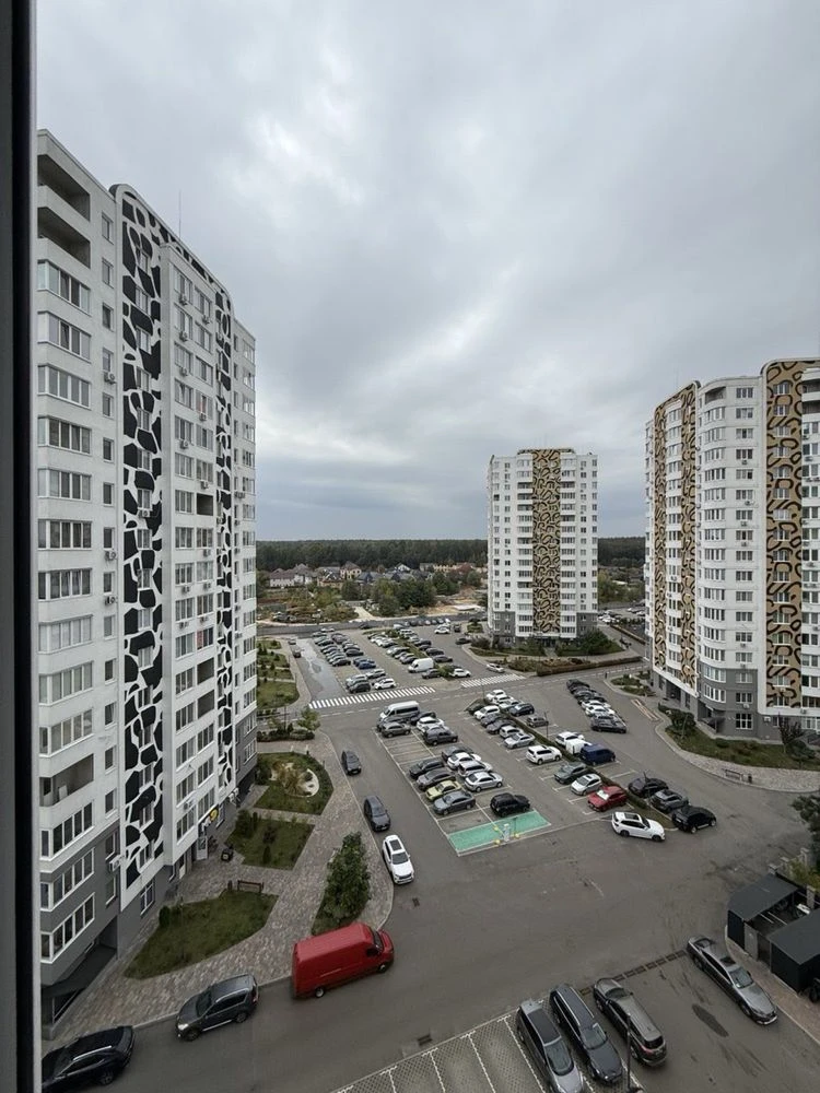 Spacious 3-bedroom Euro-style apartment for sale in Savanna Sity residential complex