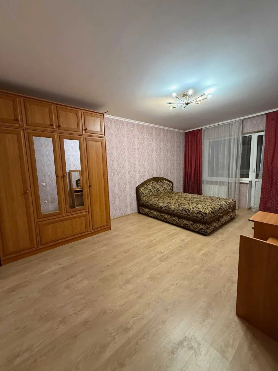 3-кімнатна квартира, район парку, вулиця Грушевського, 17Г, є газ, можливо