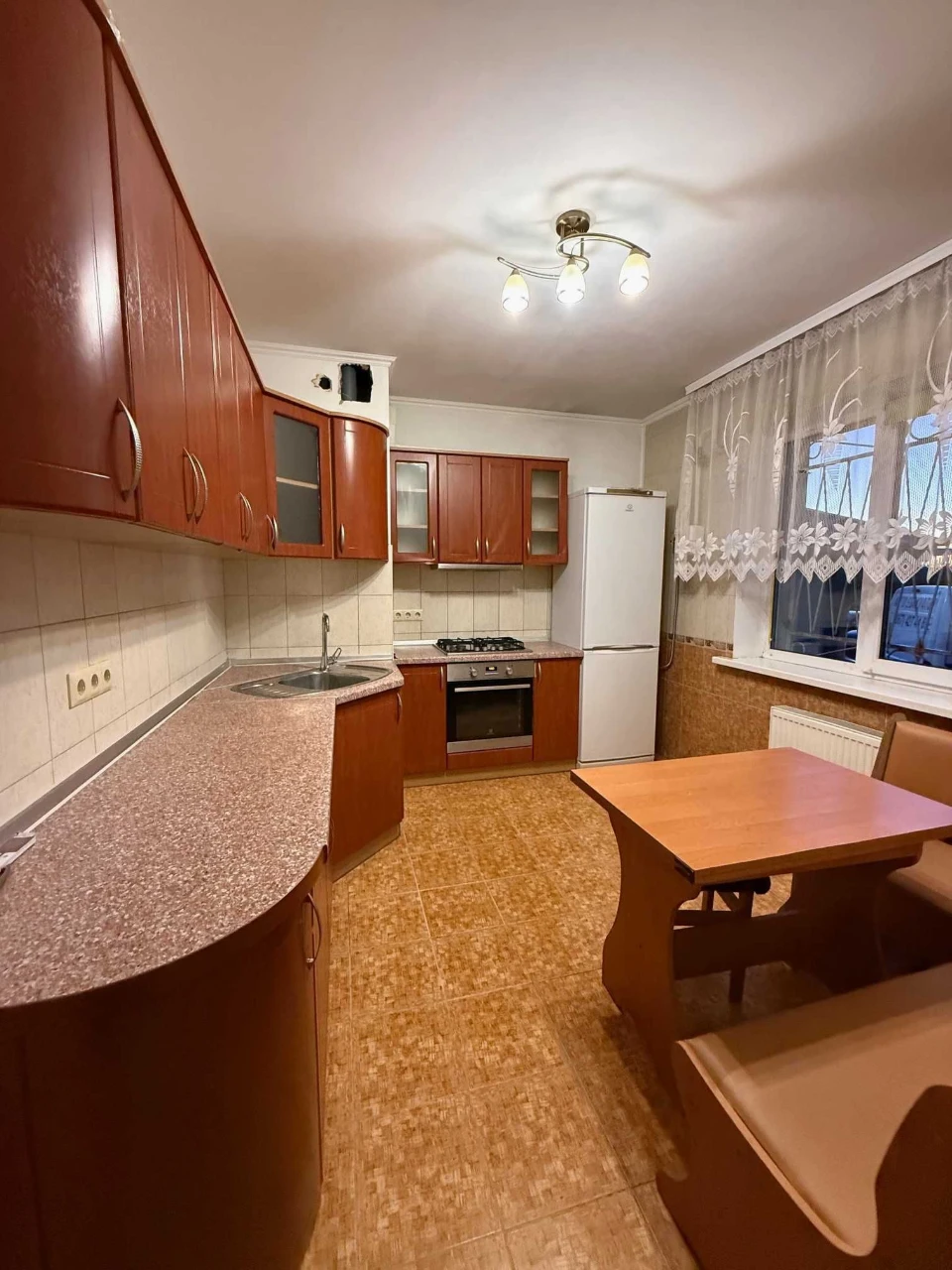 3-кімнатна квартира, район парку, вулиця Грушевського, 17Г, є газ, можливо