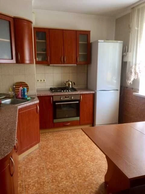 3-кімнатна квартира, район парку, вулиця Грушевського, 17Г, є газ, можливо