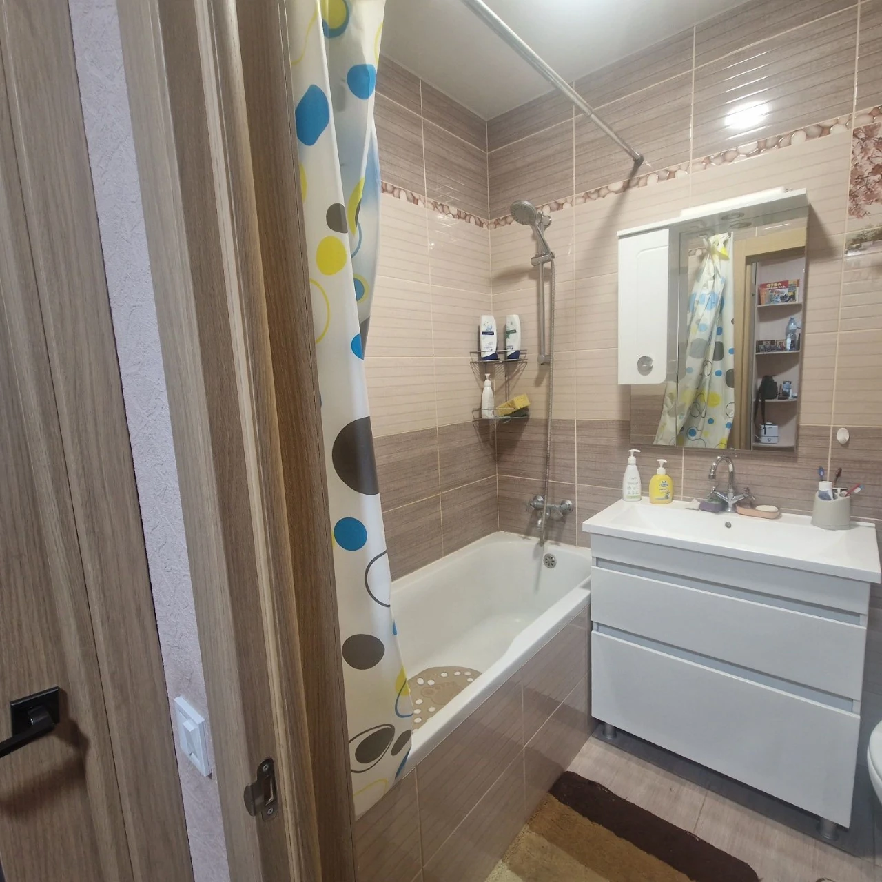 Owner. Selling a fully furnished one-bedroom apartment in the "Skandia" residential complex