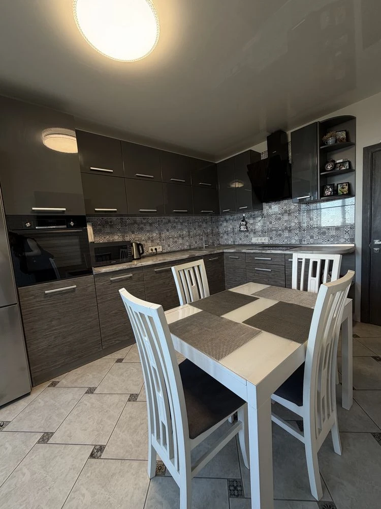 Sale of a 2-bedroom apartment in the "Lesovy Kvartal" residential complex.
